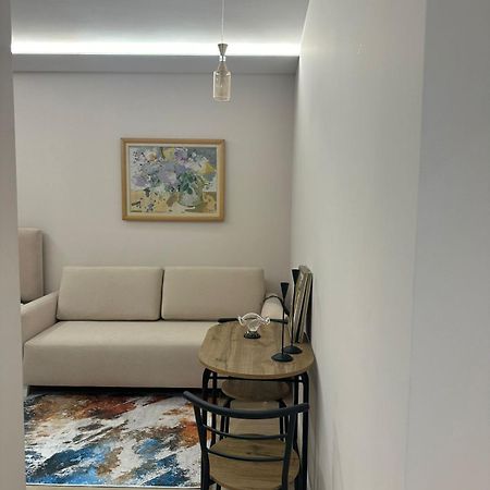 Home To Go Studio Apartament Tirana Bagian luar foto