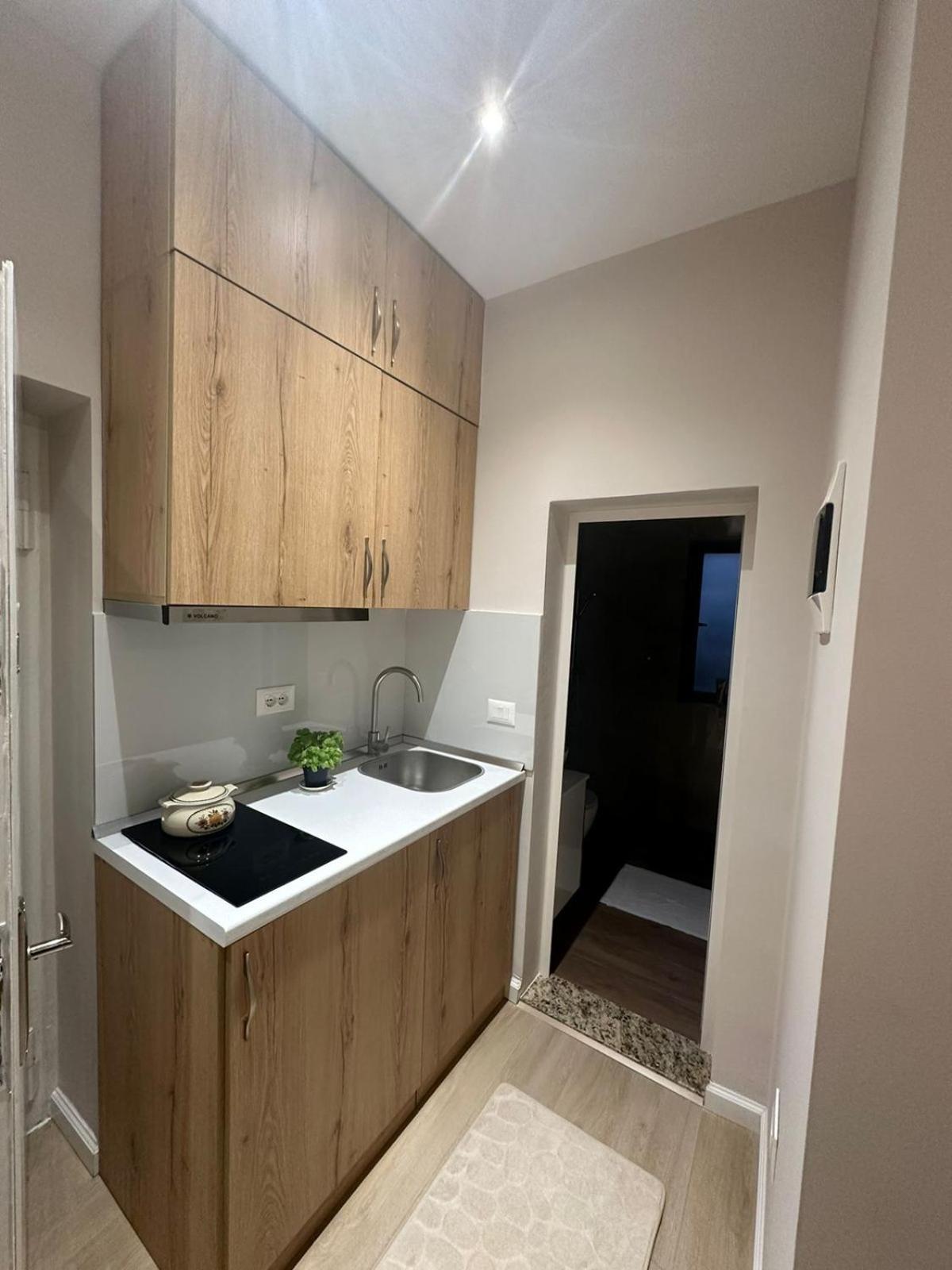 Home To Go Studio Apartament Tirana Bagian luar foto