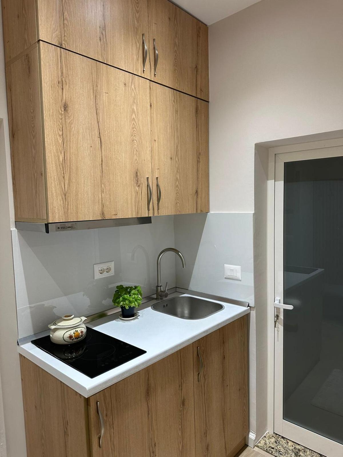 Home To Go Studio Apartament Tirana Bagian luar foto