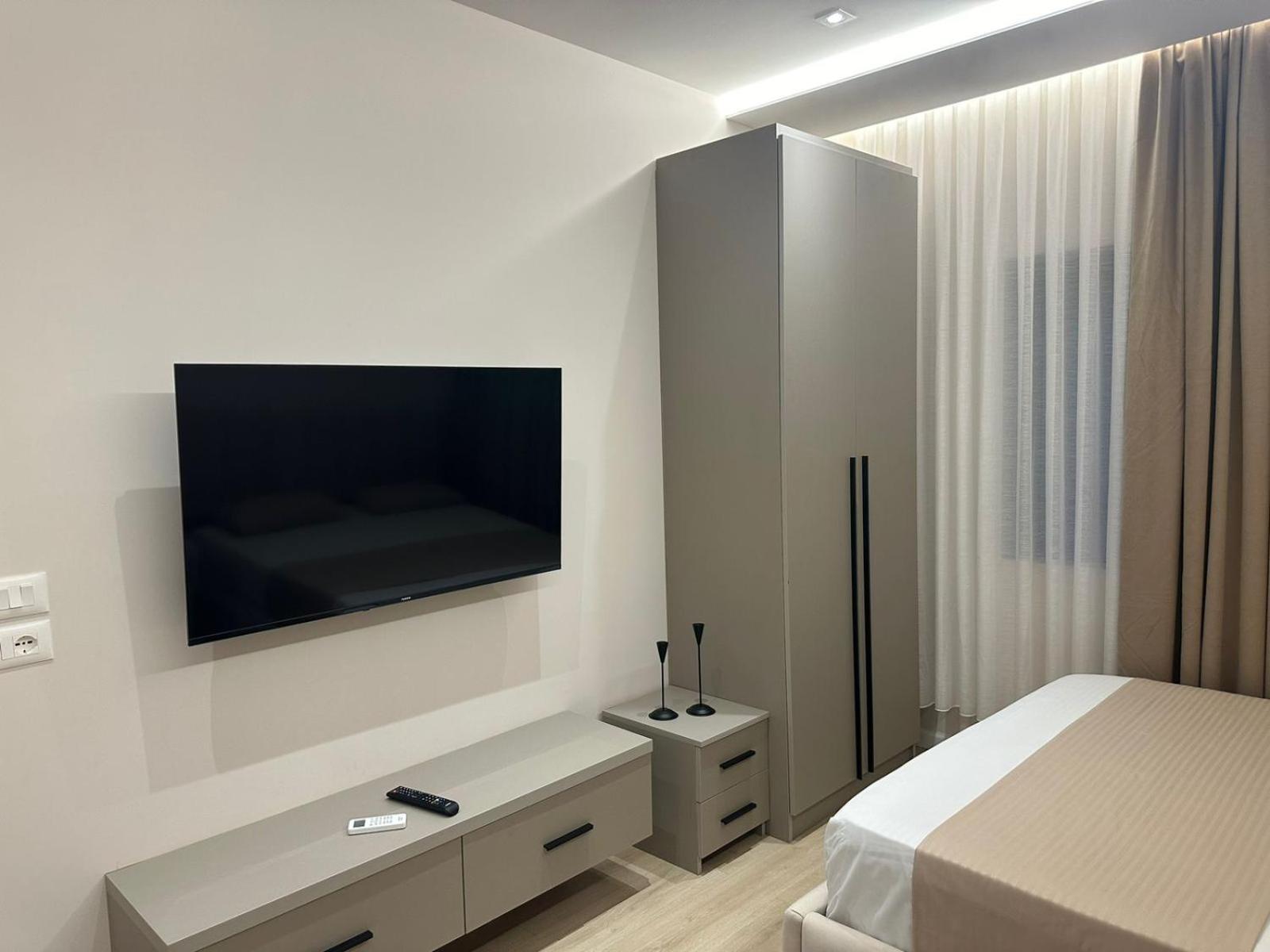 Home To Go Studio Apartament Tirana Bagian luar foto