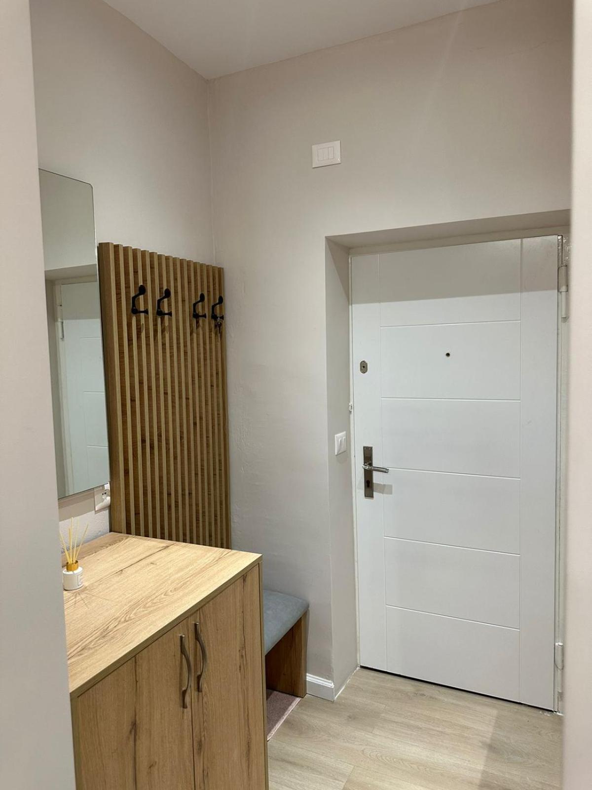 Home To Go Studio Apartament Tirana Bagian luar foto